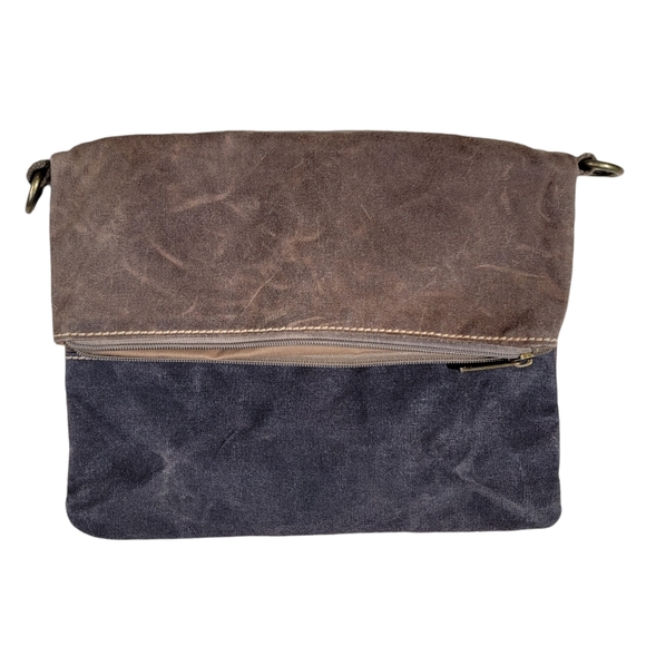 Cargoit Canvas Messenger Bag. Unisex. - Picture 4 of 9